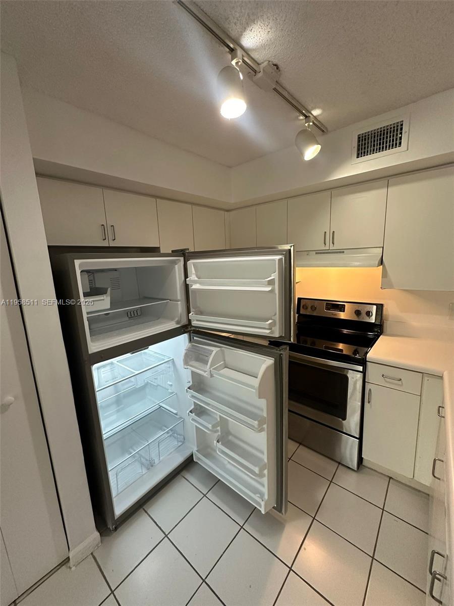 CARRINGTON AT COCONUT CRE - Residential Lease