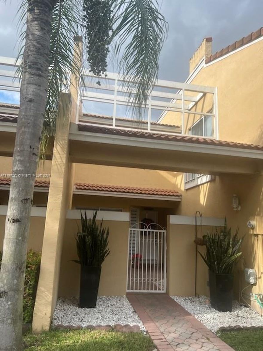 1,898 SQ LIVING AREA Welcome to your ideal townhouse located in the heart of Doral! 3 Beds, 2.5 Baths. This well-appointed residence offers an exceptional location, providing easy access to the Doral Park Clubhouse, featuring amenities such as tennis courts, pools, a playground, a restaurant, and a fitness center.
Renovated kitchen, spacious family room and dining area, adorned with three sliding doors fitted with elegant blinds, offer a seamless connection to the expansive screened patio. Practicality meets style with a one-car garage and an extended driveway accommodating two more vehicles. Visitor parking is available right in front of the unit. Association requires $3,000.00 deposit