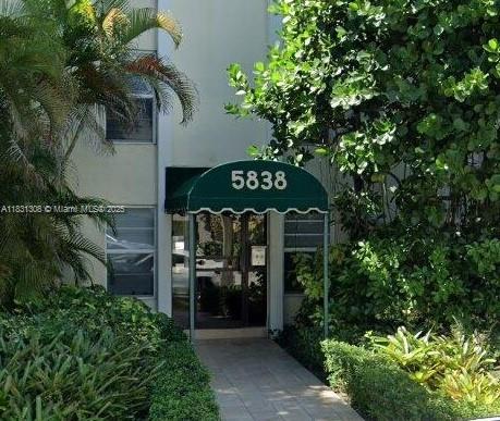 Enjoy a convenient lifestyle in one of Miami’s most walkable neighborhoods. This 2-bedroom, 1.5-bath townhouse offers 1,080 sq. ft. of comfortable living space filled with abundant natural light. Located just steps from shops, restaurants, parks, groceries, and South Miami Hospital. Features include a brand-new washer & dryer in-unit and two gated, assigned parking spaces for your convenience.