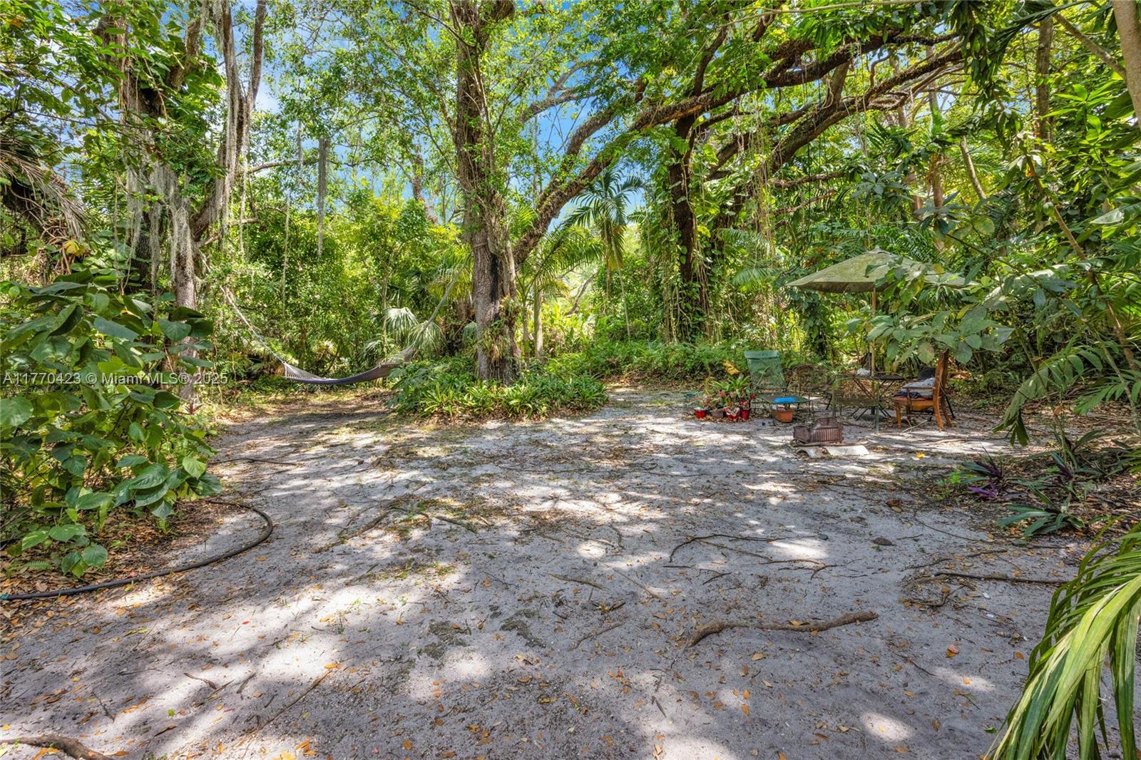 SNAPPER CREEK LAKES SUB - Land