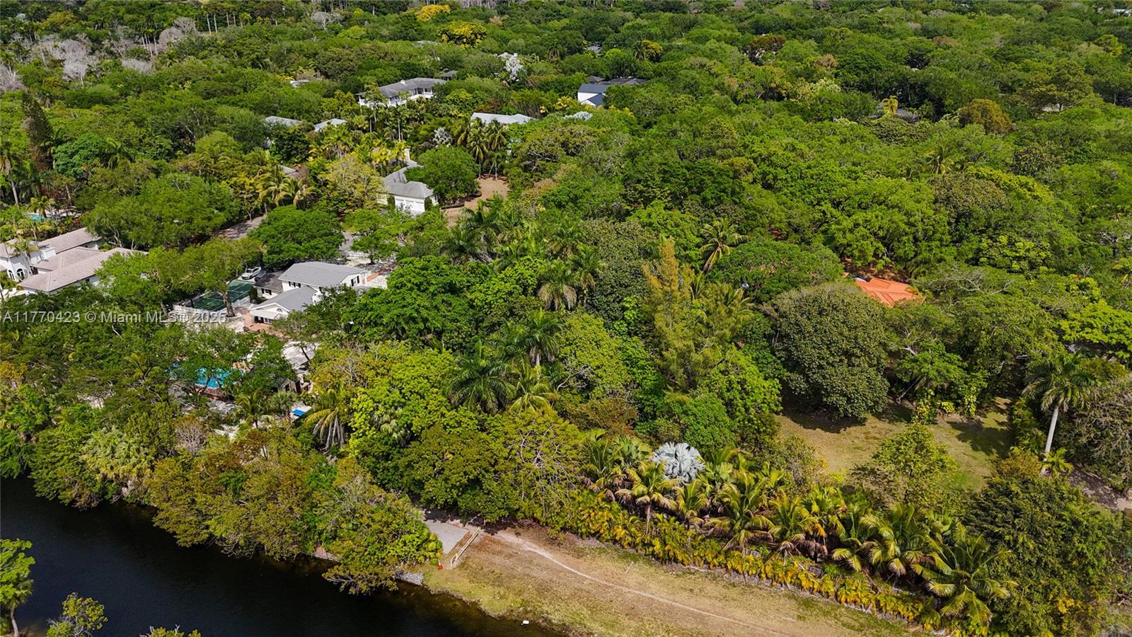 SNAPPER CREEK LAKES SUB - Land
