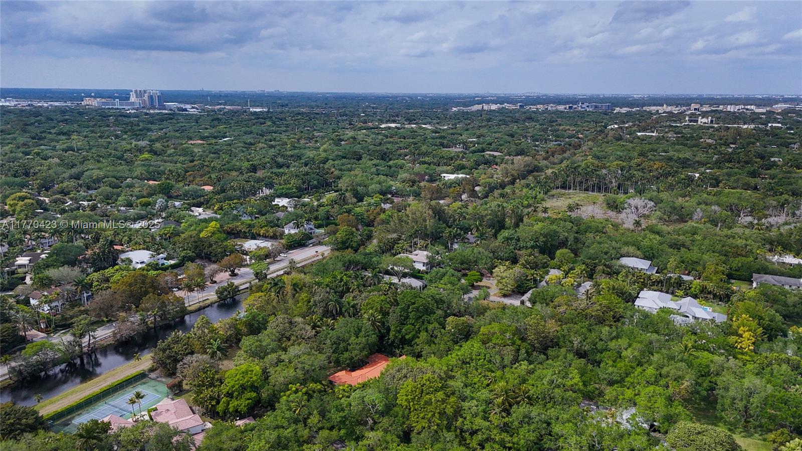 SNAPPER CREEK LAKES SUB - Land