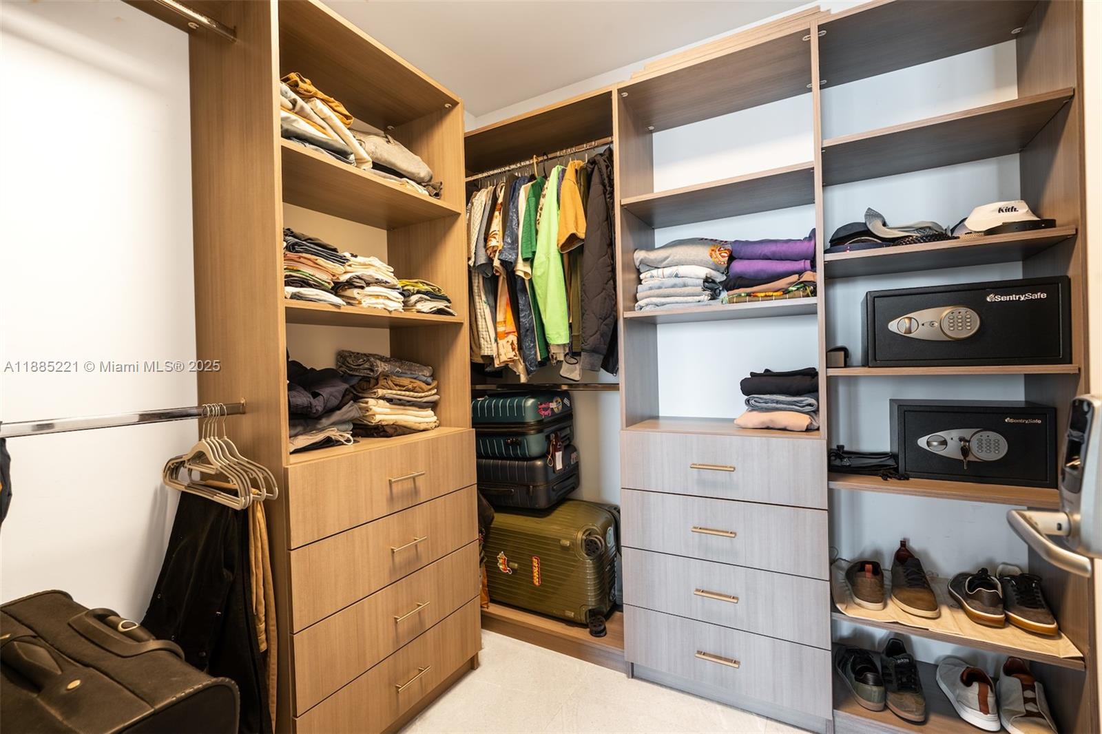 BISCAYNE BEACH CONDO - Residential Lease