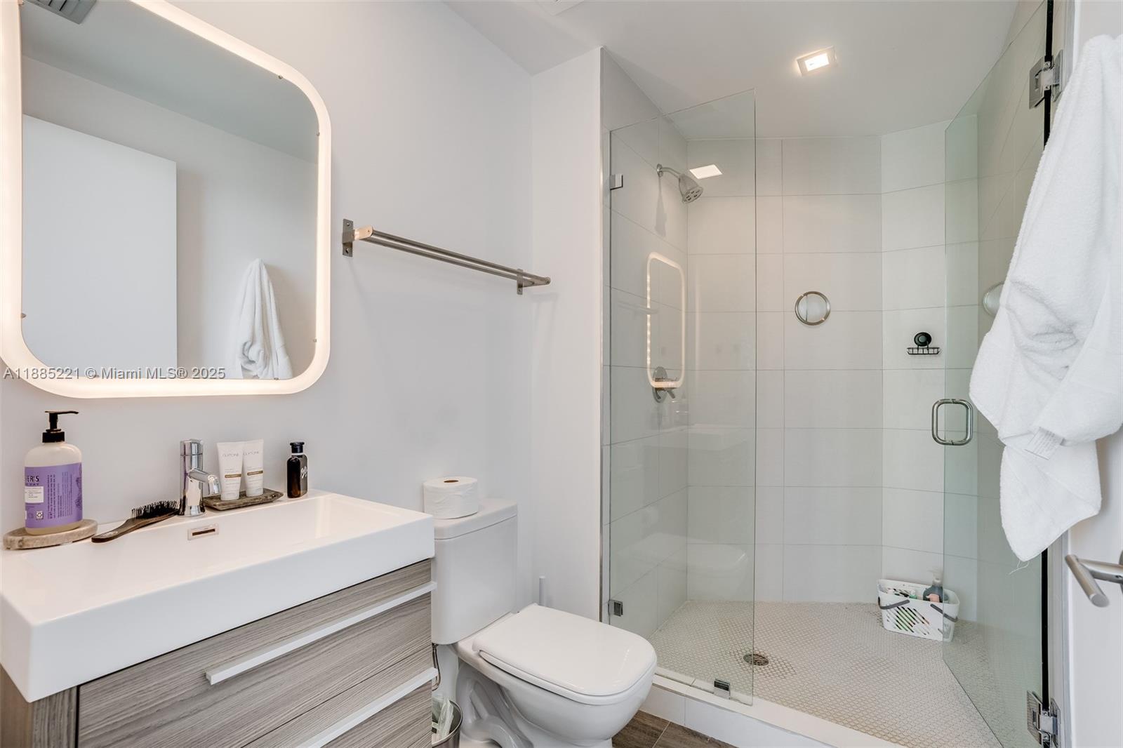 BISCAYNE BEACH CONDO - Residential Lease