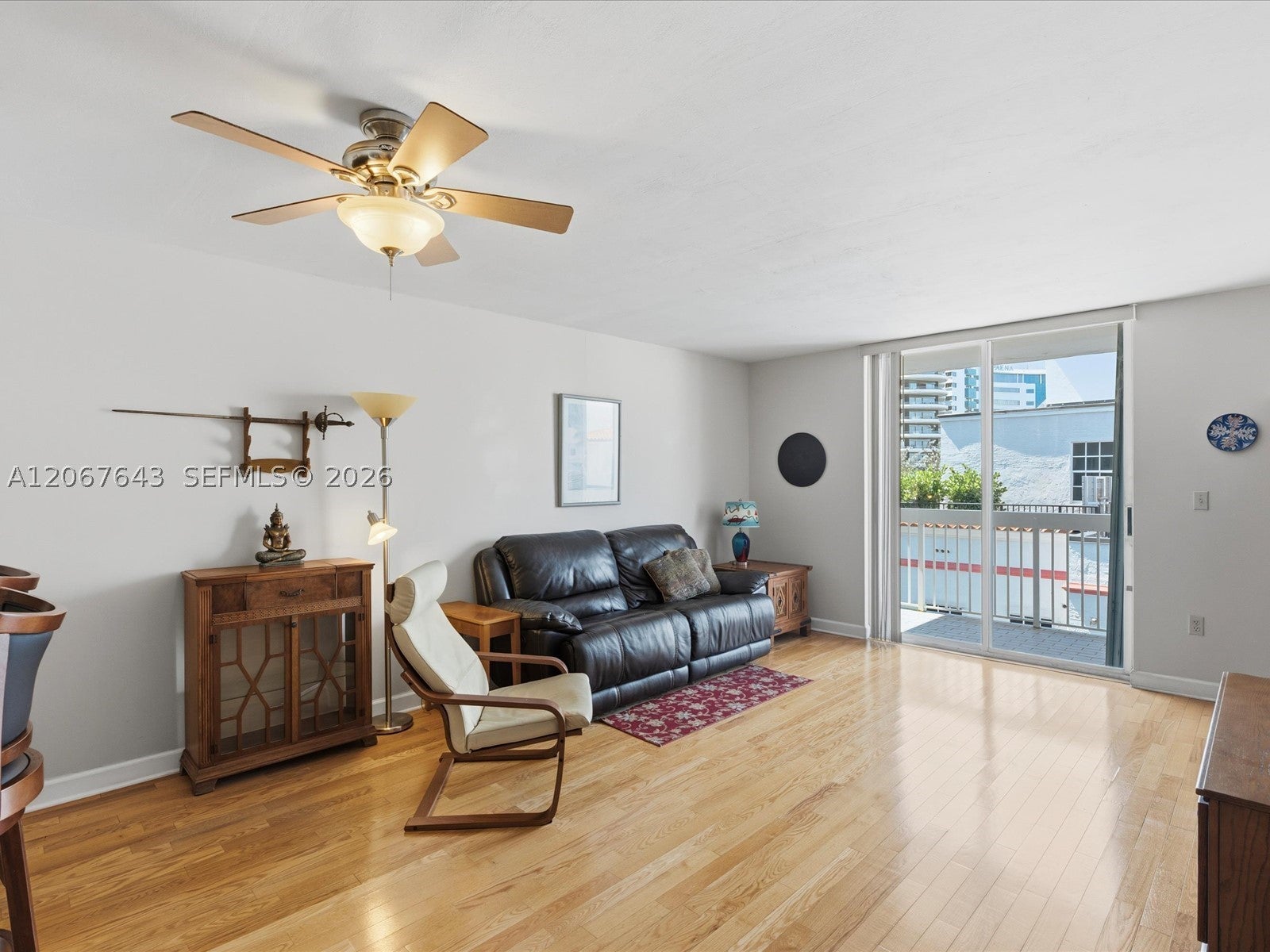 3588 Collins Ave 504
