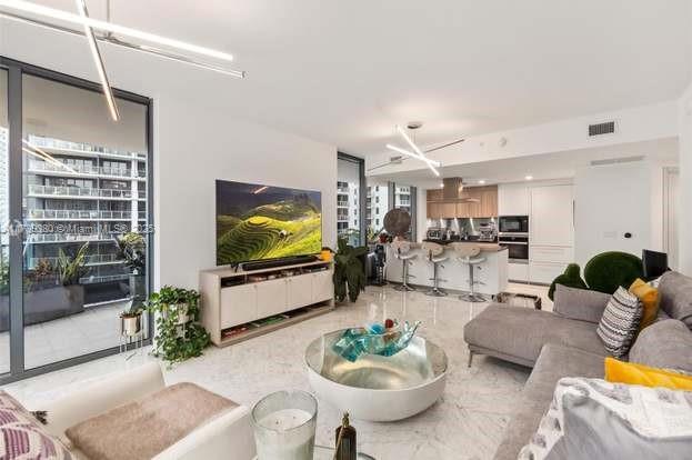 1000 Brickell Plz 2615