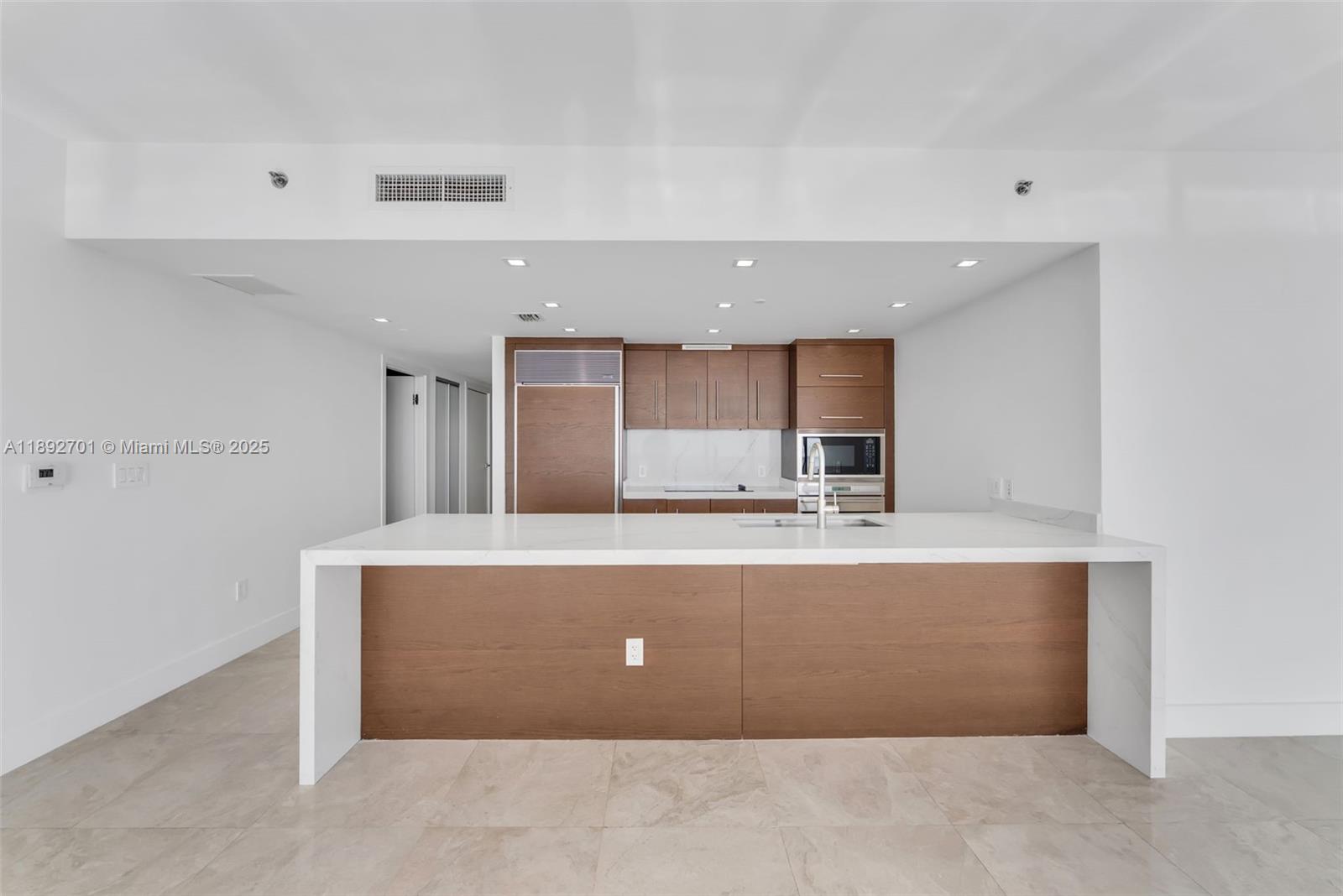 ICONBRICKELL CONDO NO 1 - Residential Lease