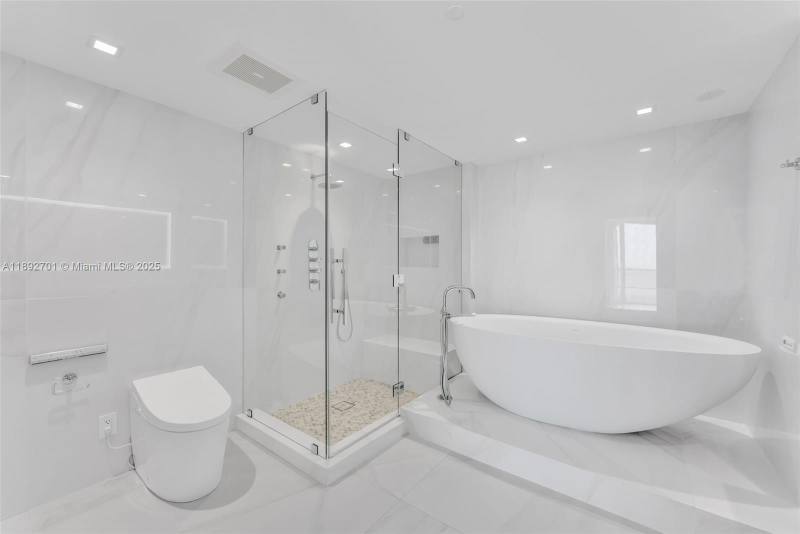 ICONBRICKELL CONDO NO 1 - Residential Lease