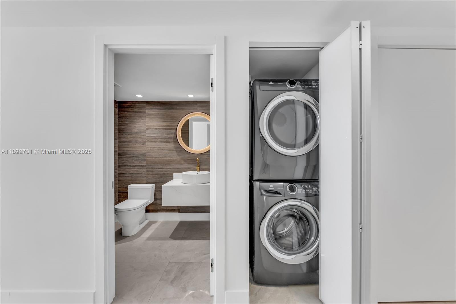 ICONBRICKELL CONDO NO 1 - Residential Lease
