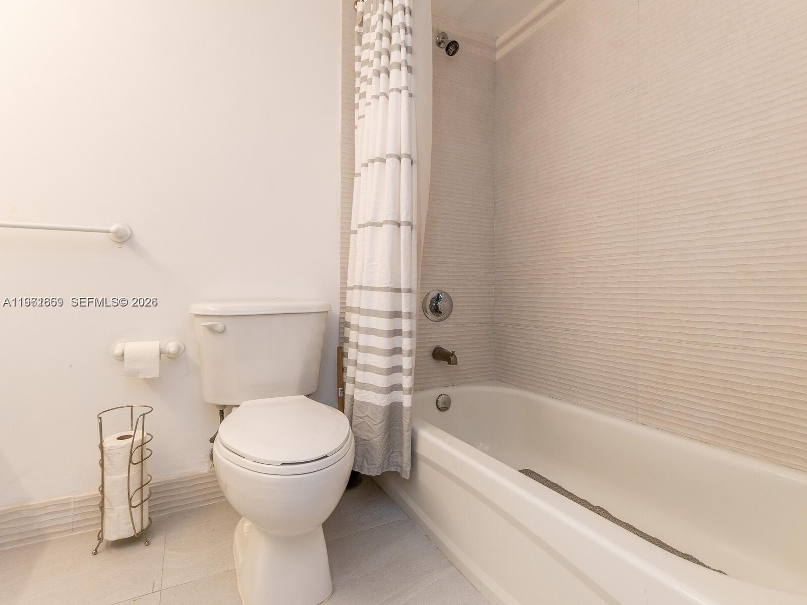 THE CLUB AT BRICKELL BAY - Residential Lease
