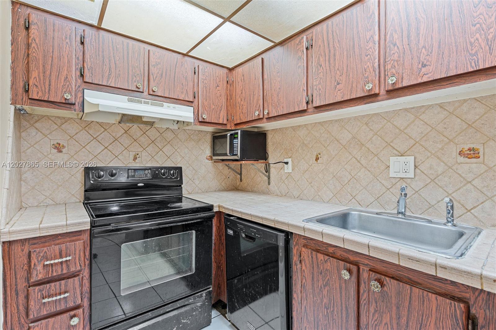 SUNSET VILLAS CONDO - Residential