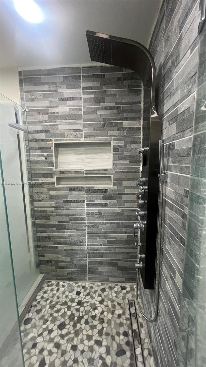 CHAPEL TRAIL II - Residential Lease