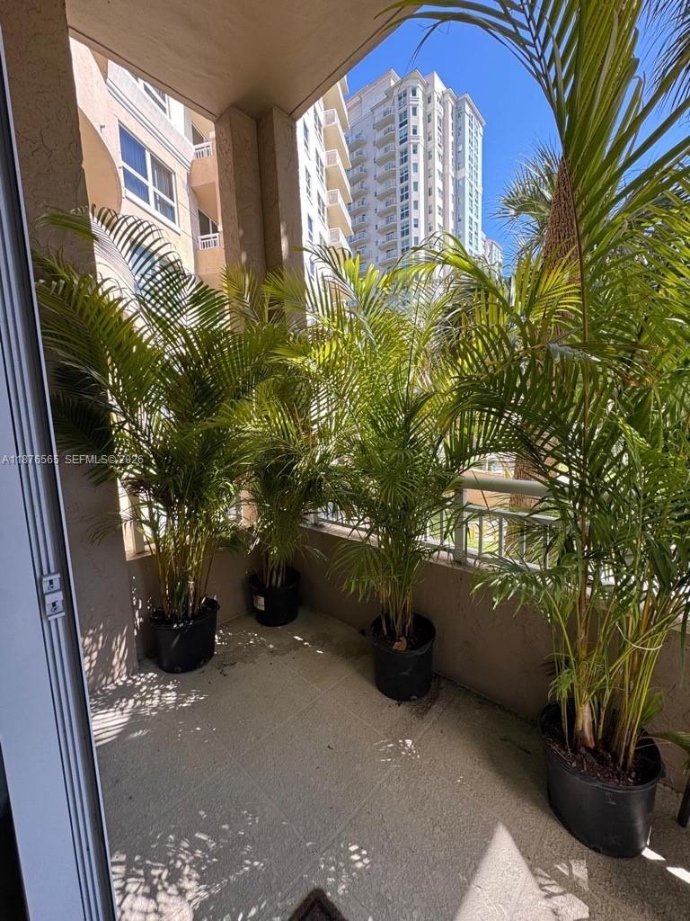 TURNBERRY ON THE GREEN CO - Residential