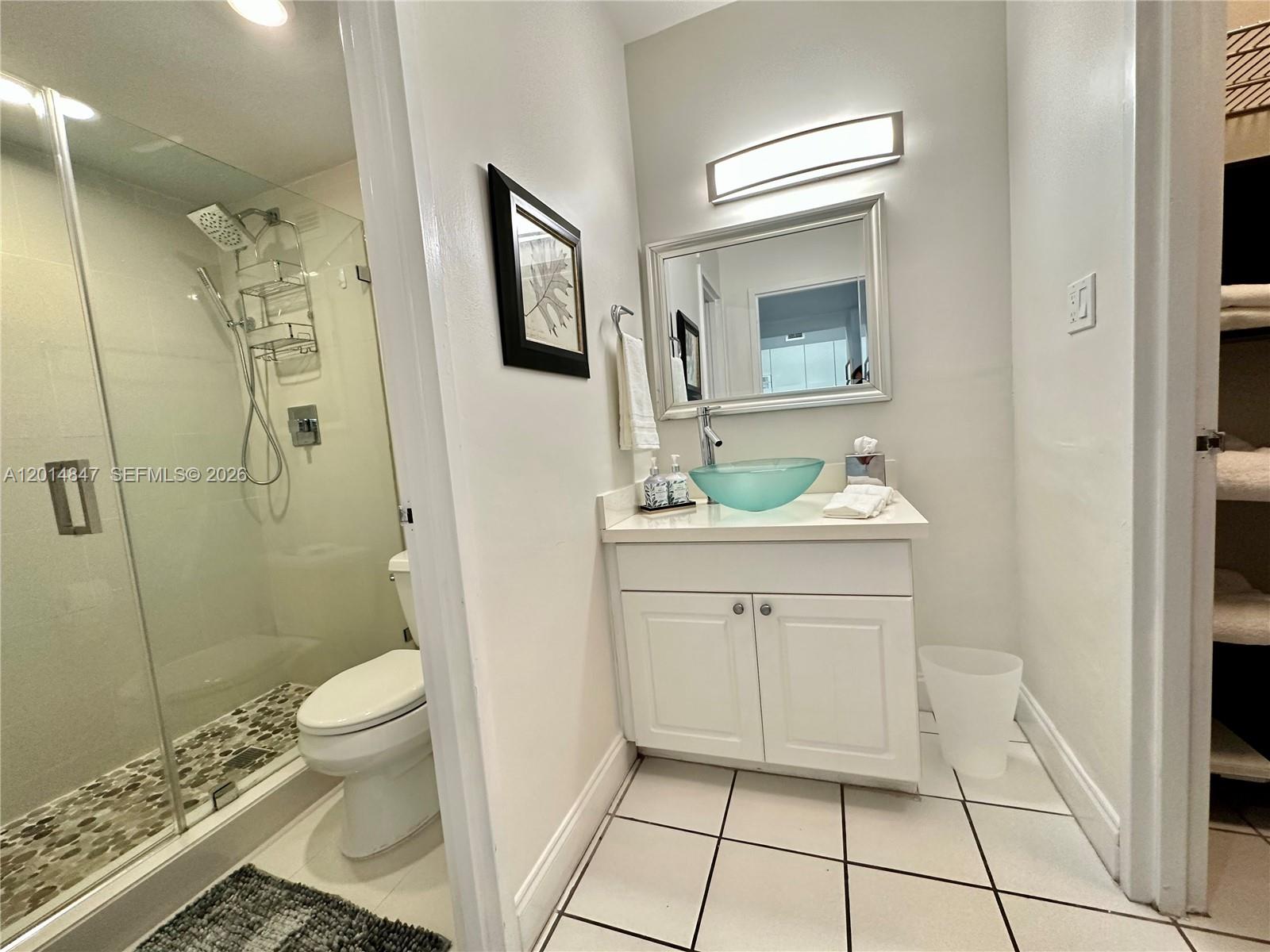 THE DECOPLAGE CONDO - Residential Lease