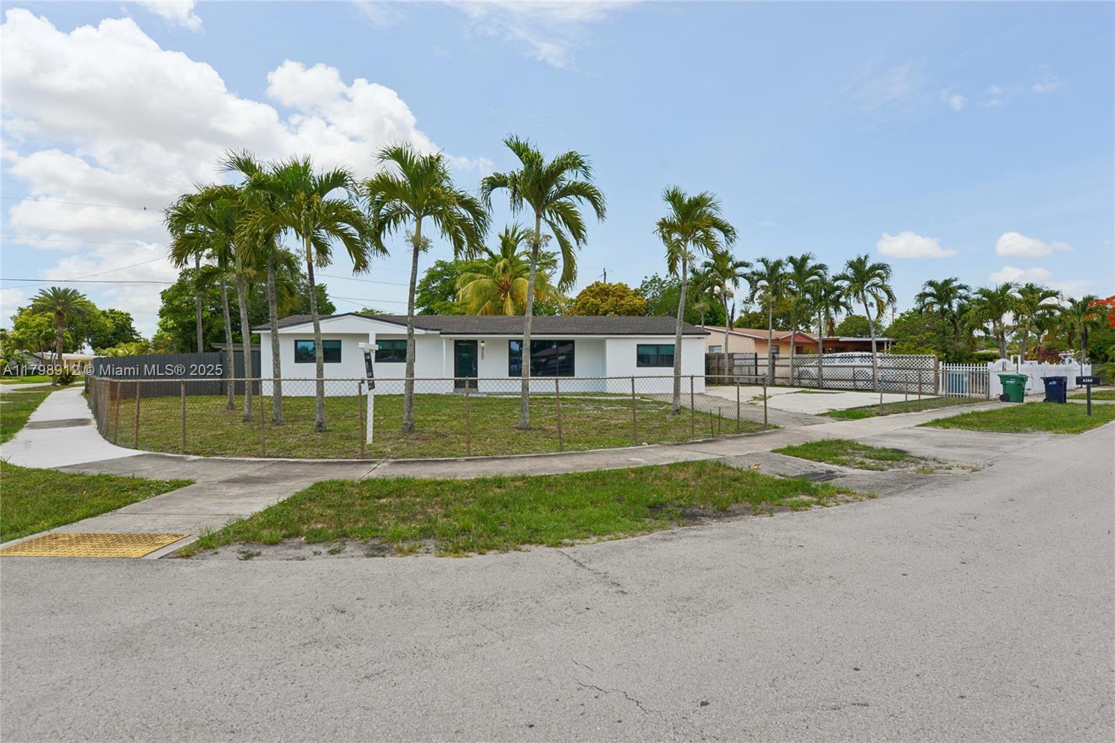 4260 Nw 172nd Dr, Miami Gardens, Broward County, Florida - 4 Bedrooms  
2 Bathrooms - 