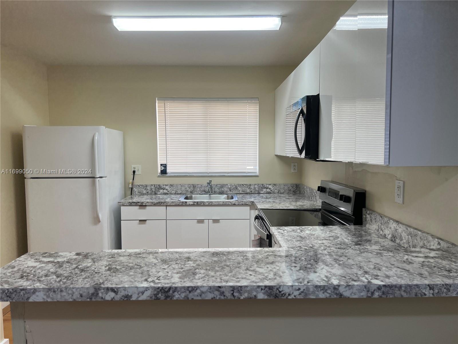 This 2bed/2bath corner unit on 1st floor with 1,090 s/f conveniently located in the heart of Kendall.
New kitchen cabinet and new stainless-steel appliances. Property in excellent condition! Pet friendly!
Rent includes Water and Waste. Ready to move in!
You'll find Target, restaurants, and shops less then 8 minutes away.