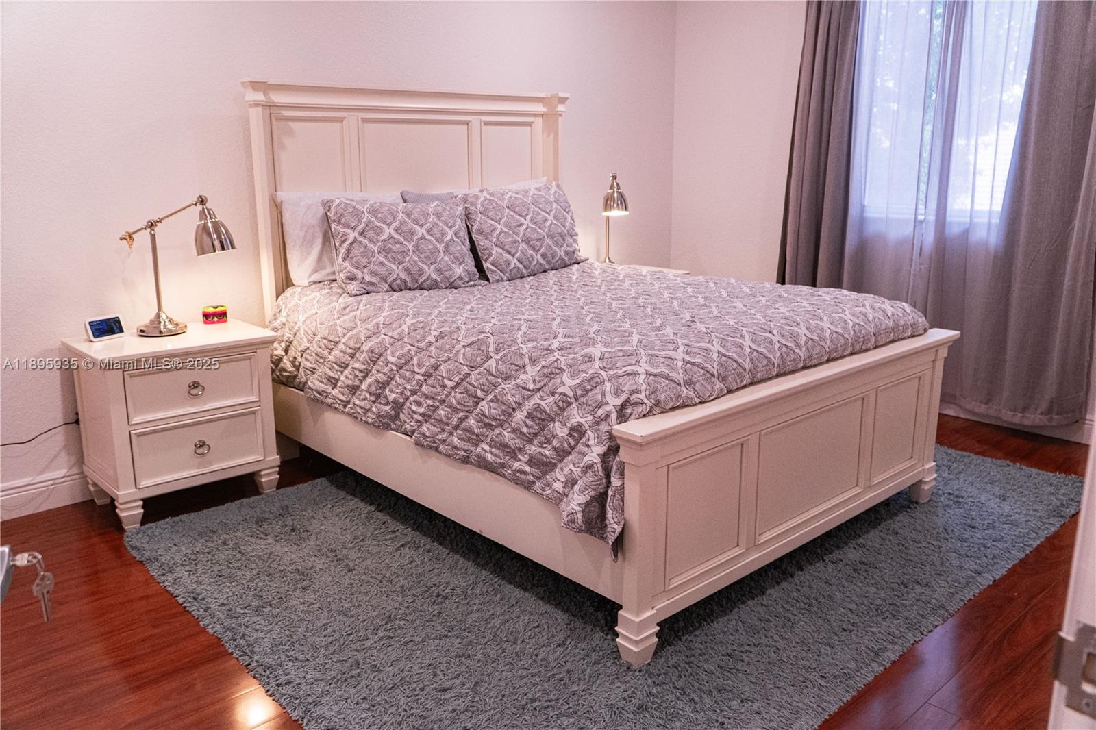 FOREST LAKE PARADISE - Residential