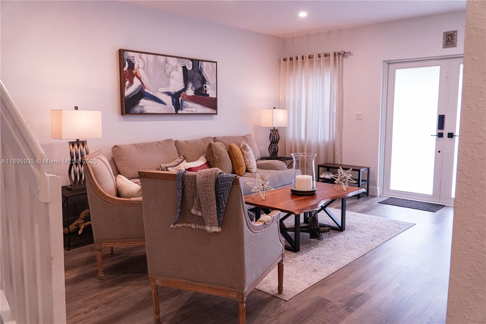 FOREST LAKE PARADISE - Residential