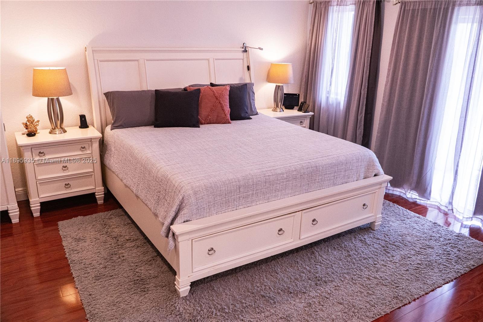 FOREST LAKE PARADISE - Residential