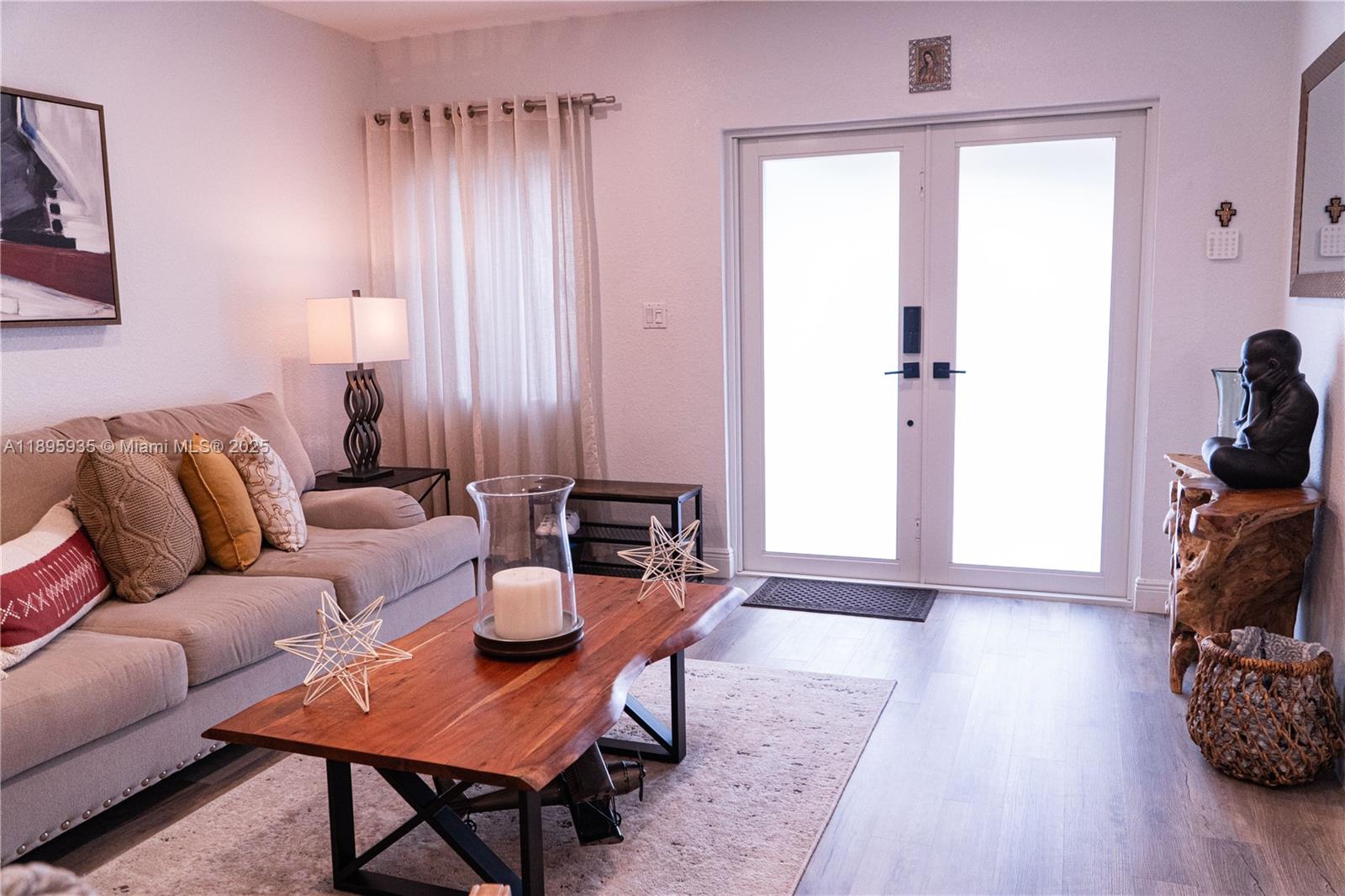 FOREST LAKE PARADISE - Residential