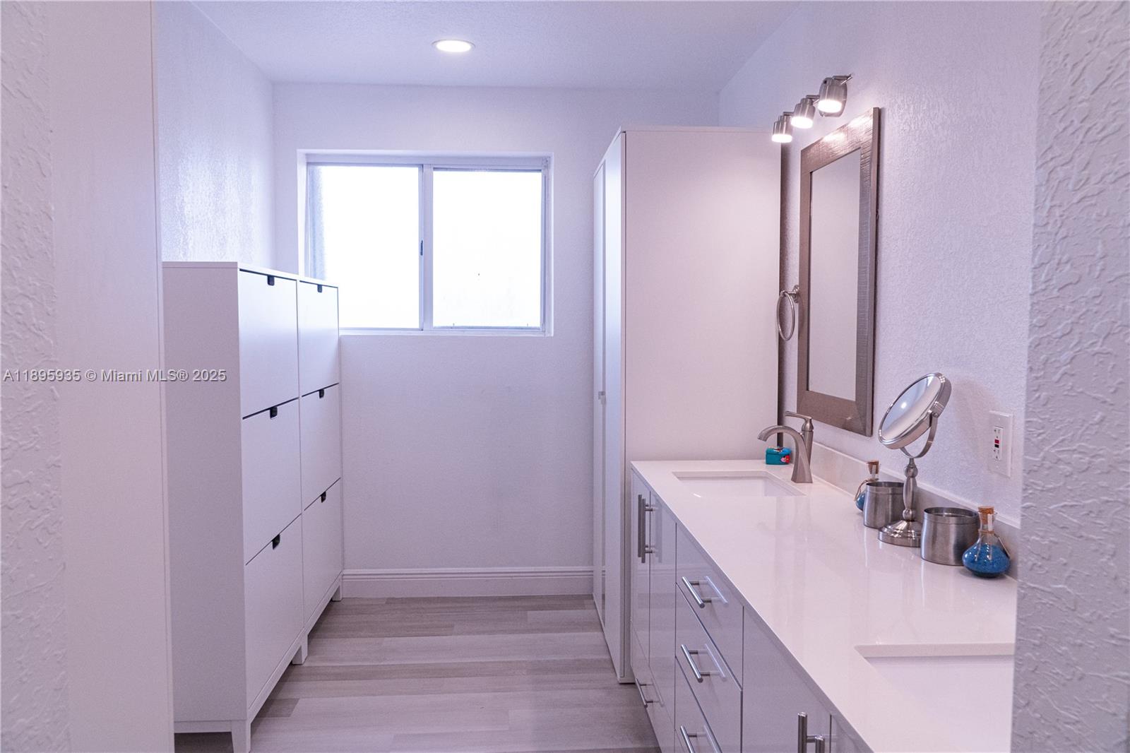 FOREST LAKE PARADISE - Residential