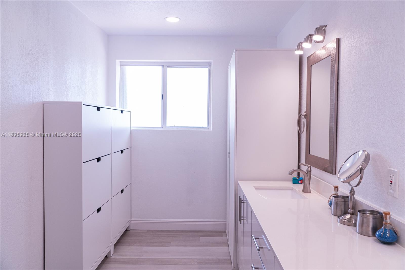 FOREST LAKE PARADISE - Residential