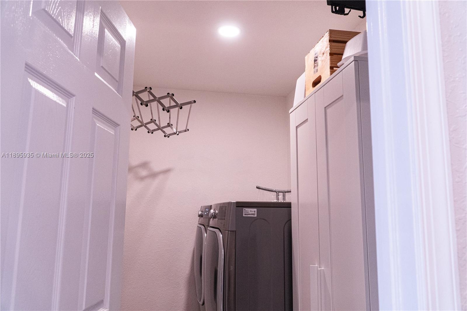 FOREST LAKE PARADISE - Residential