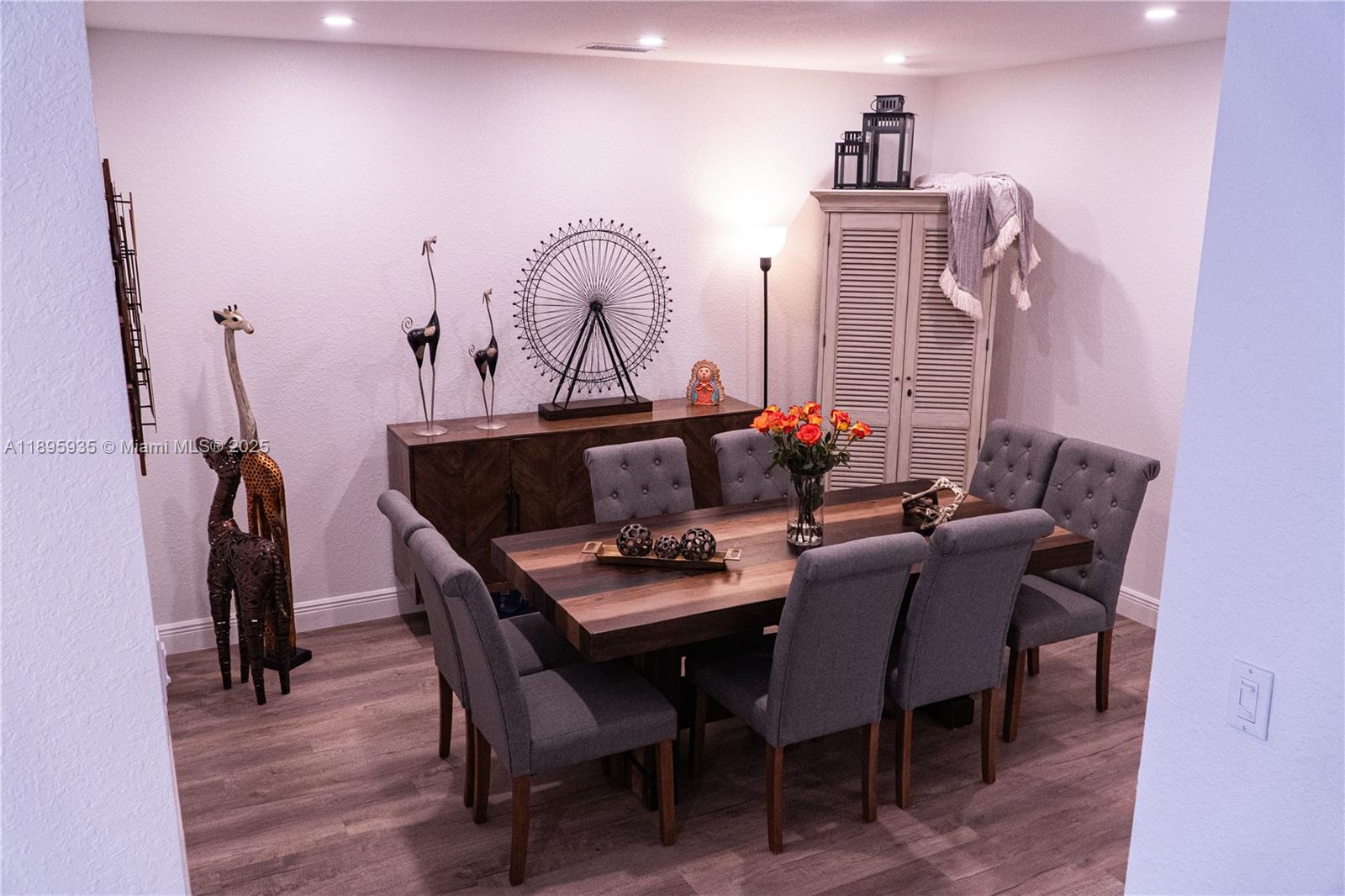 FOREST LAKE PARADISE - Residential