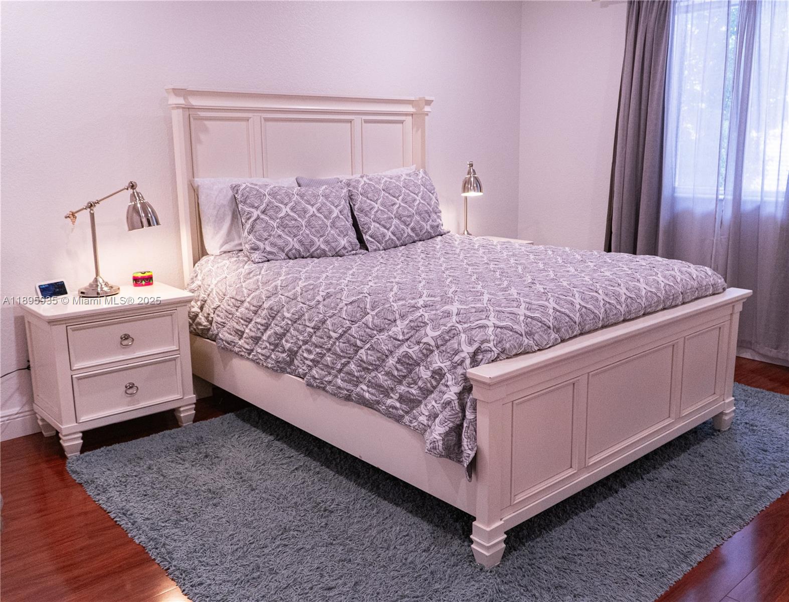 FOREST LAKE PARADISE - Residential