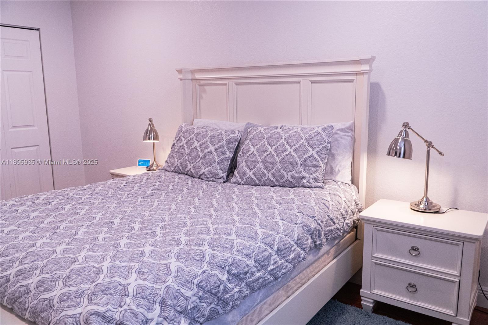 FOREST LAKE PARADISE - Residential