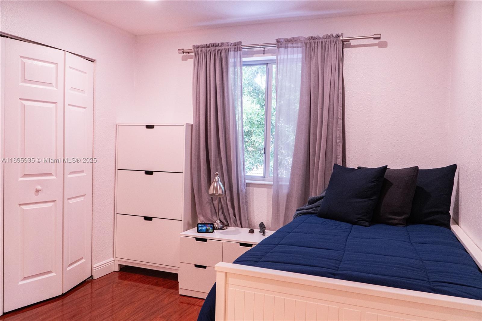 FOREST LAKE PARADISE - Residential