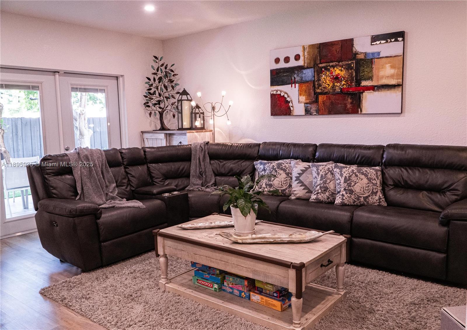 FOREST LAKE PARADISE - Residential