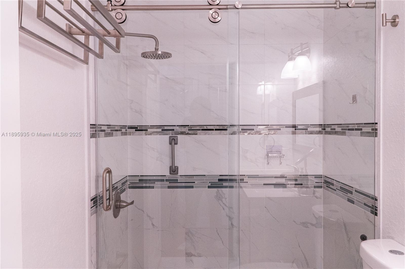 FOREST LAKE PARADISE - Residential