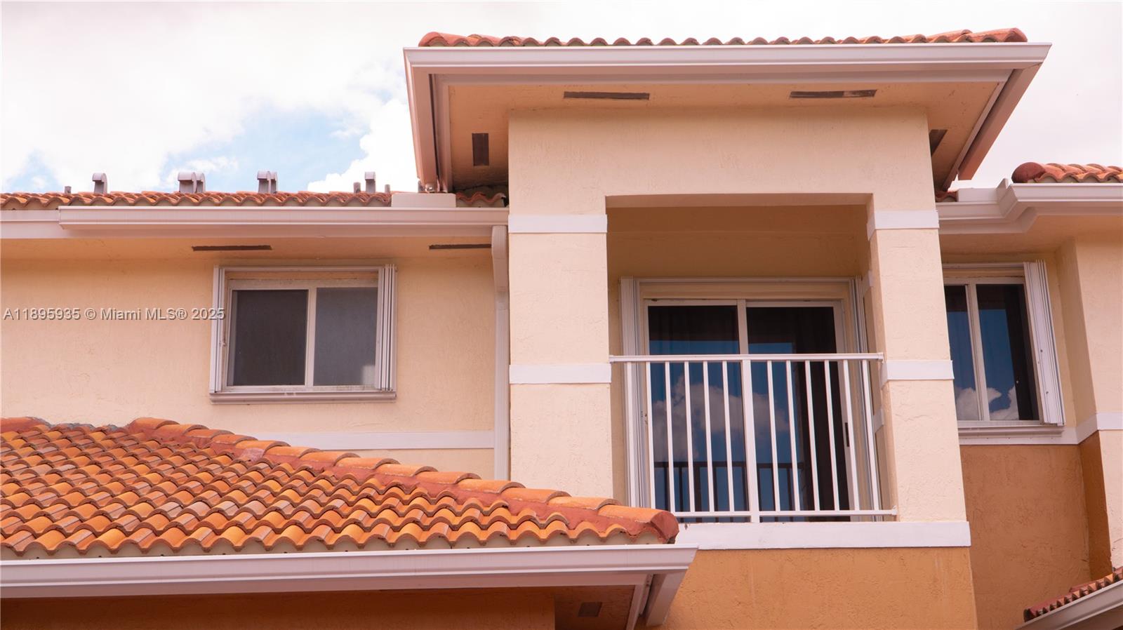 FOREST LAKE PARADISE - Residential