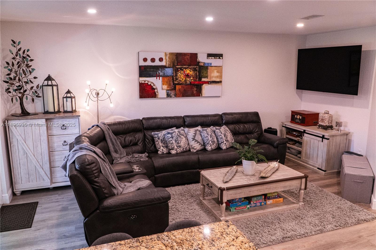 FOREST LAKE PARADISE - Residential