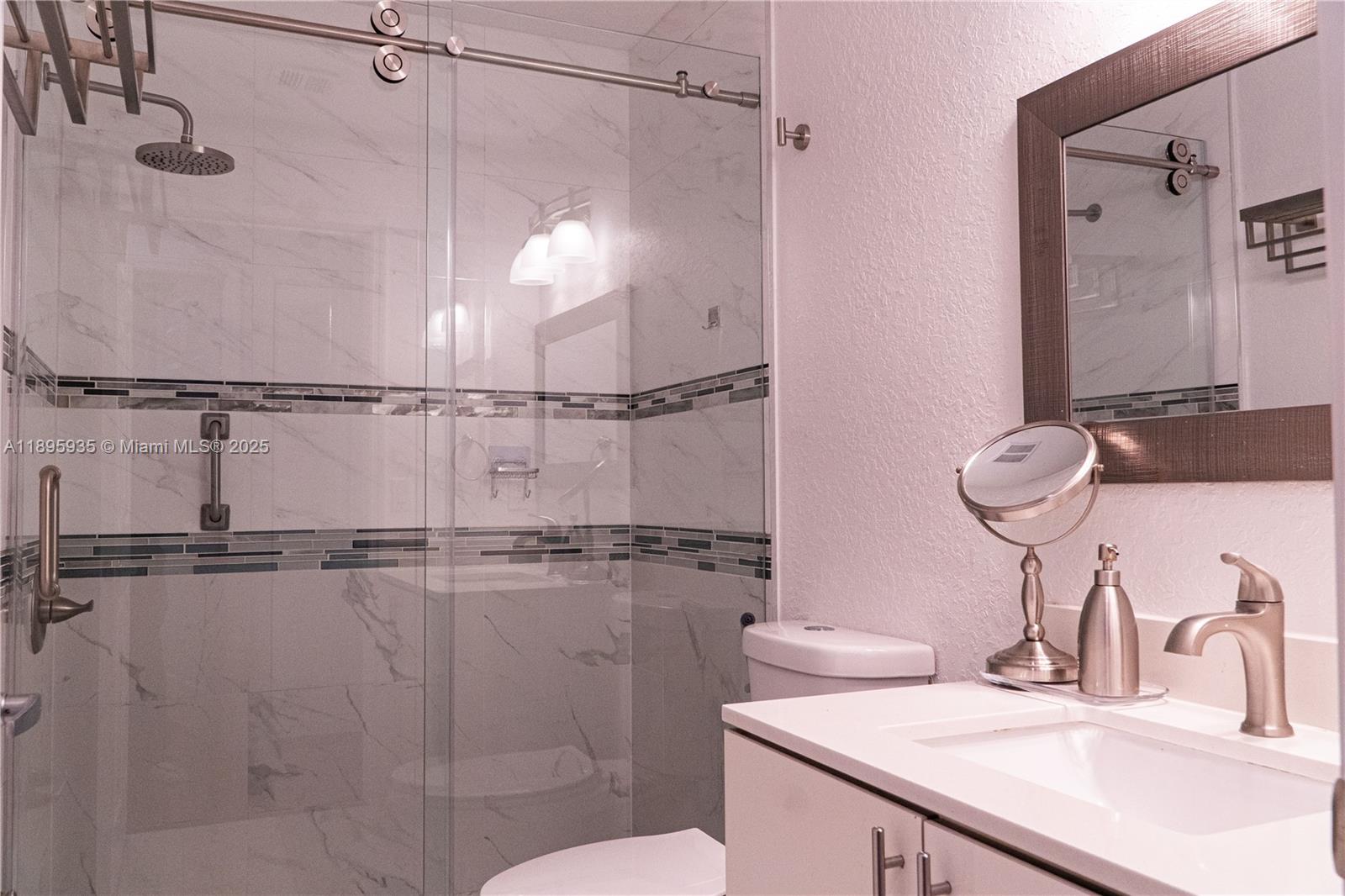 FOREST LAKE PARADISE - Residential