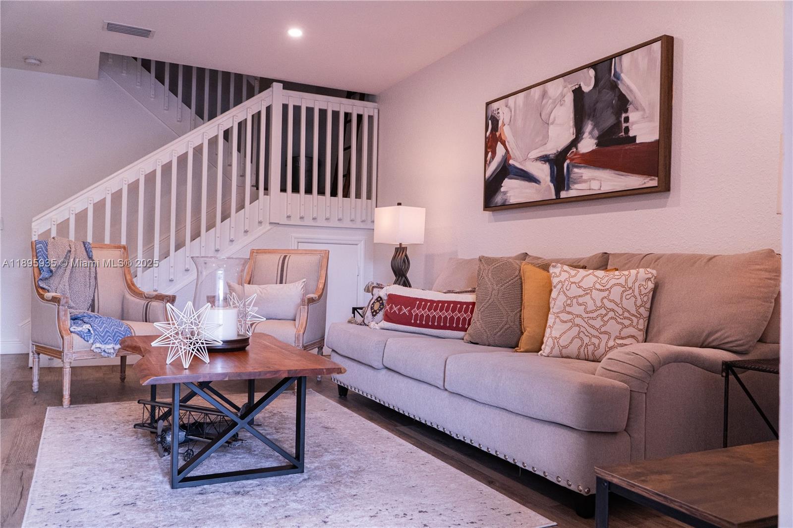 FOREST LAKE PARADISE - Residential