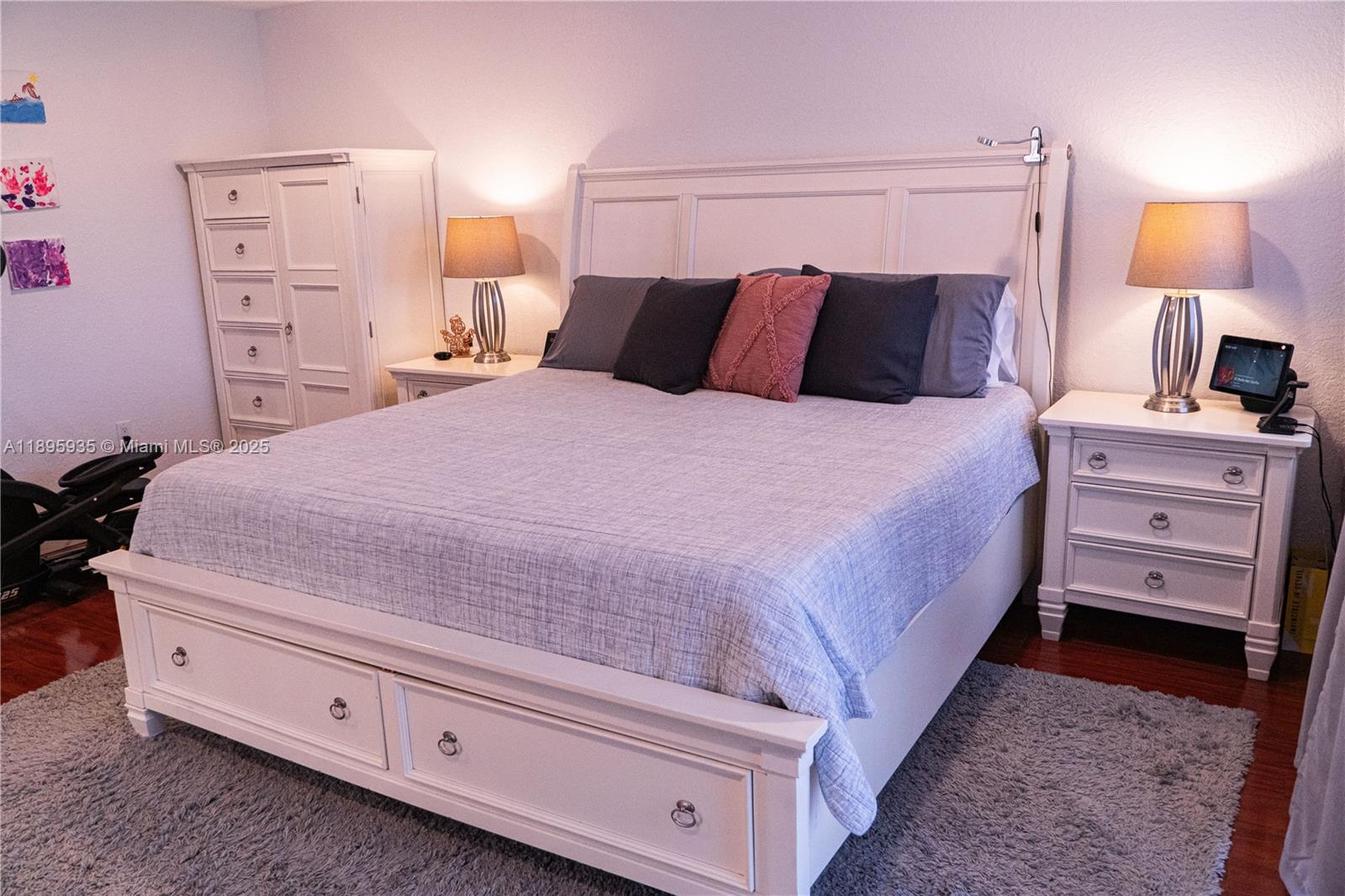 FOREST LAKE PARADISE - Residential