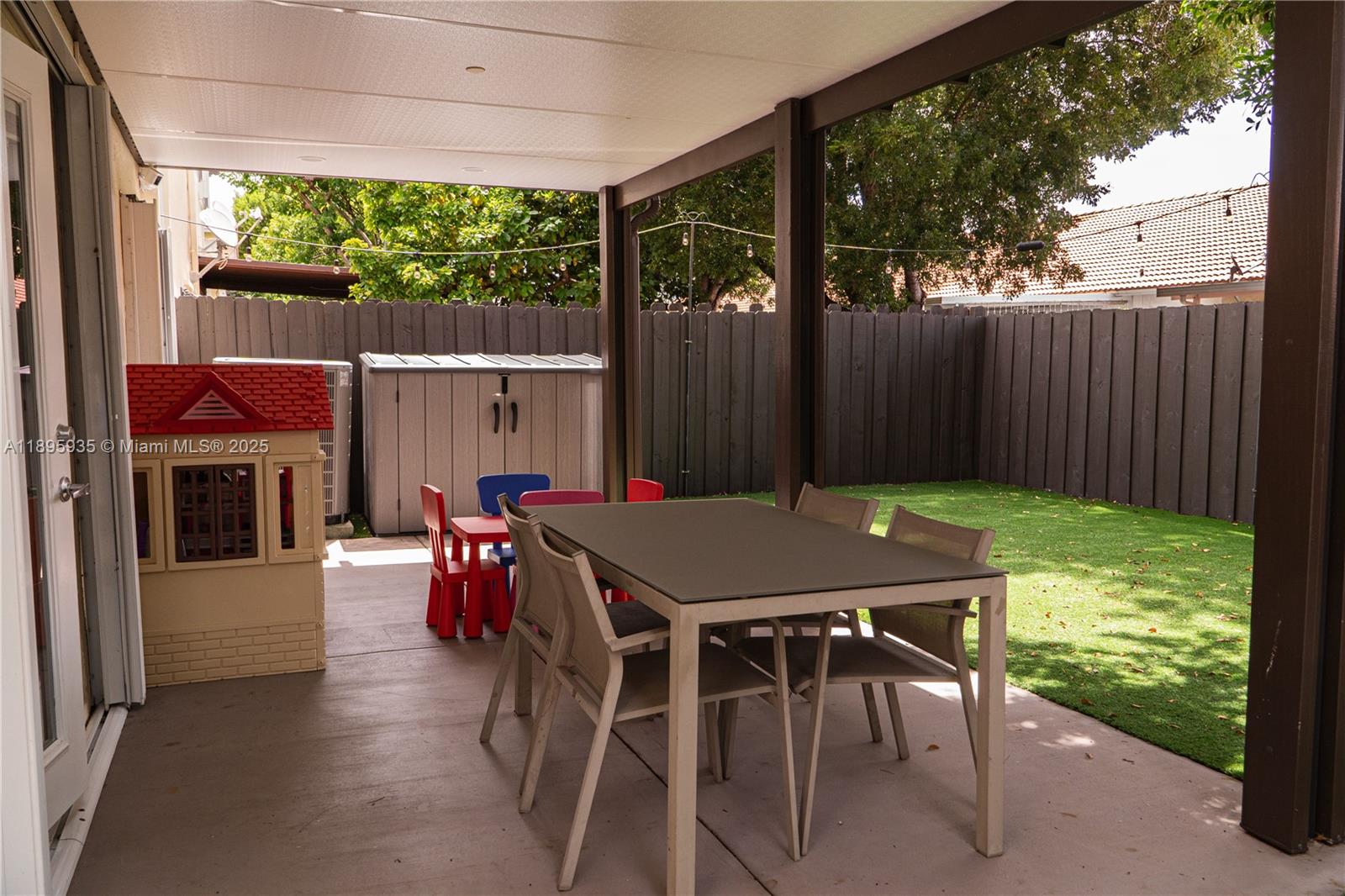 FOREST LAKE PARADISE - Residential