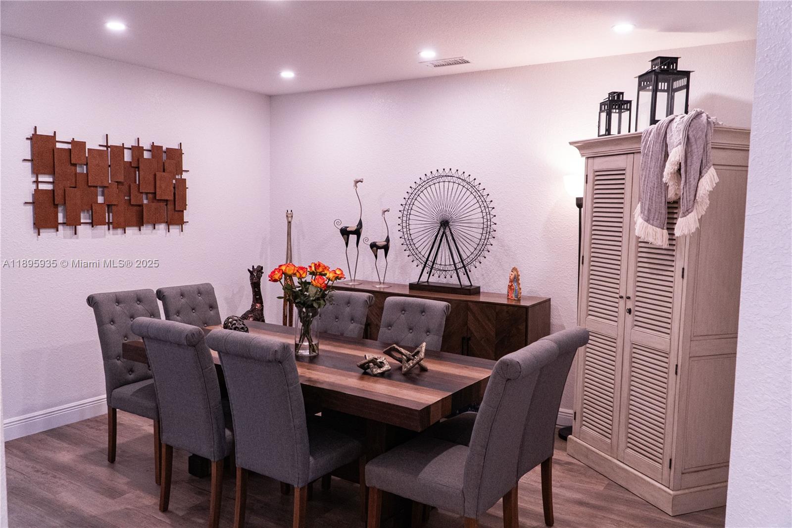 FOREST LAKE PARADISE - Residential