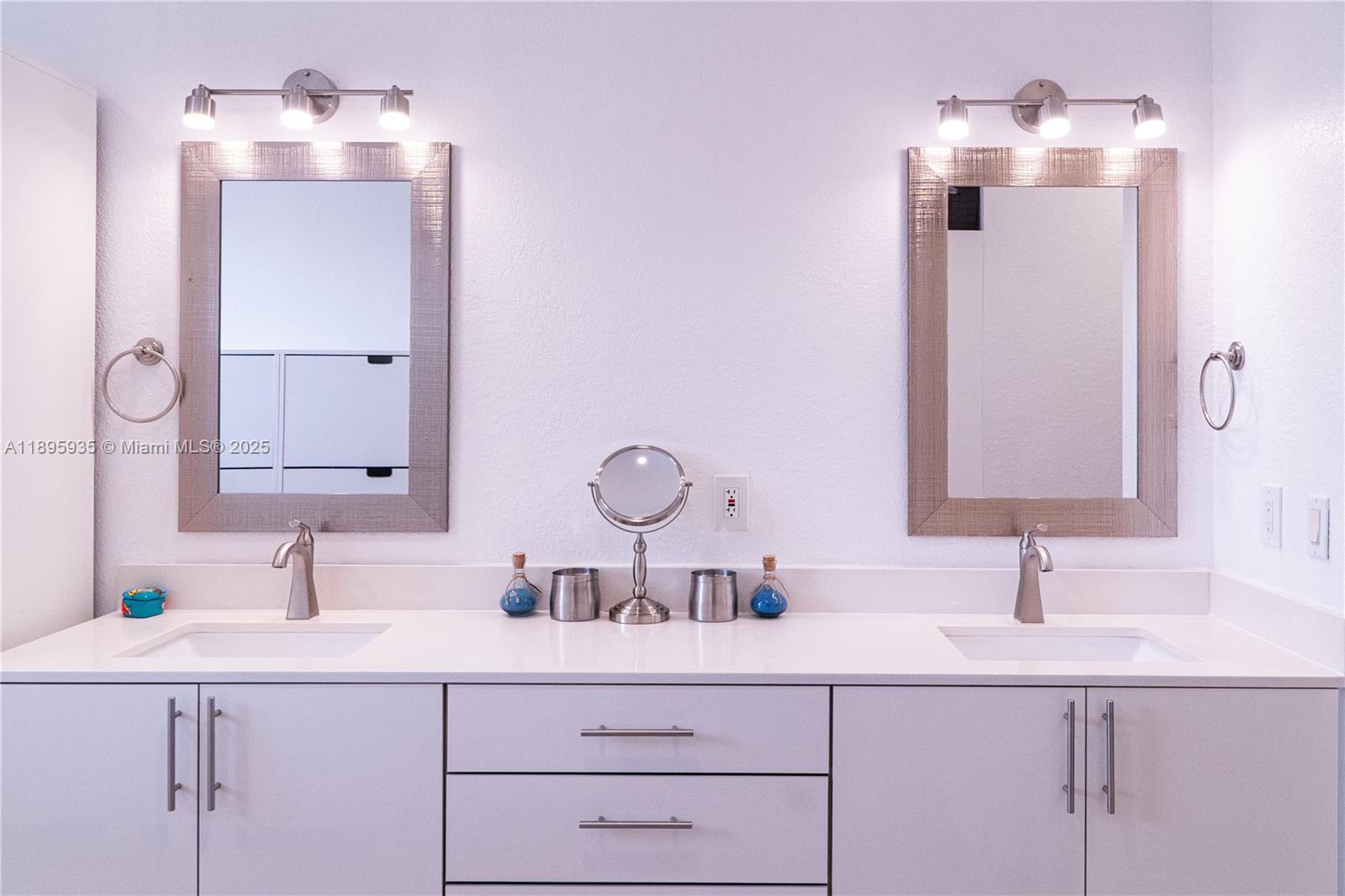 FOREST LAKE PARADISE - Residential