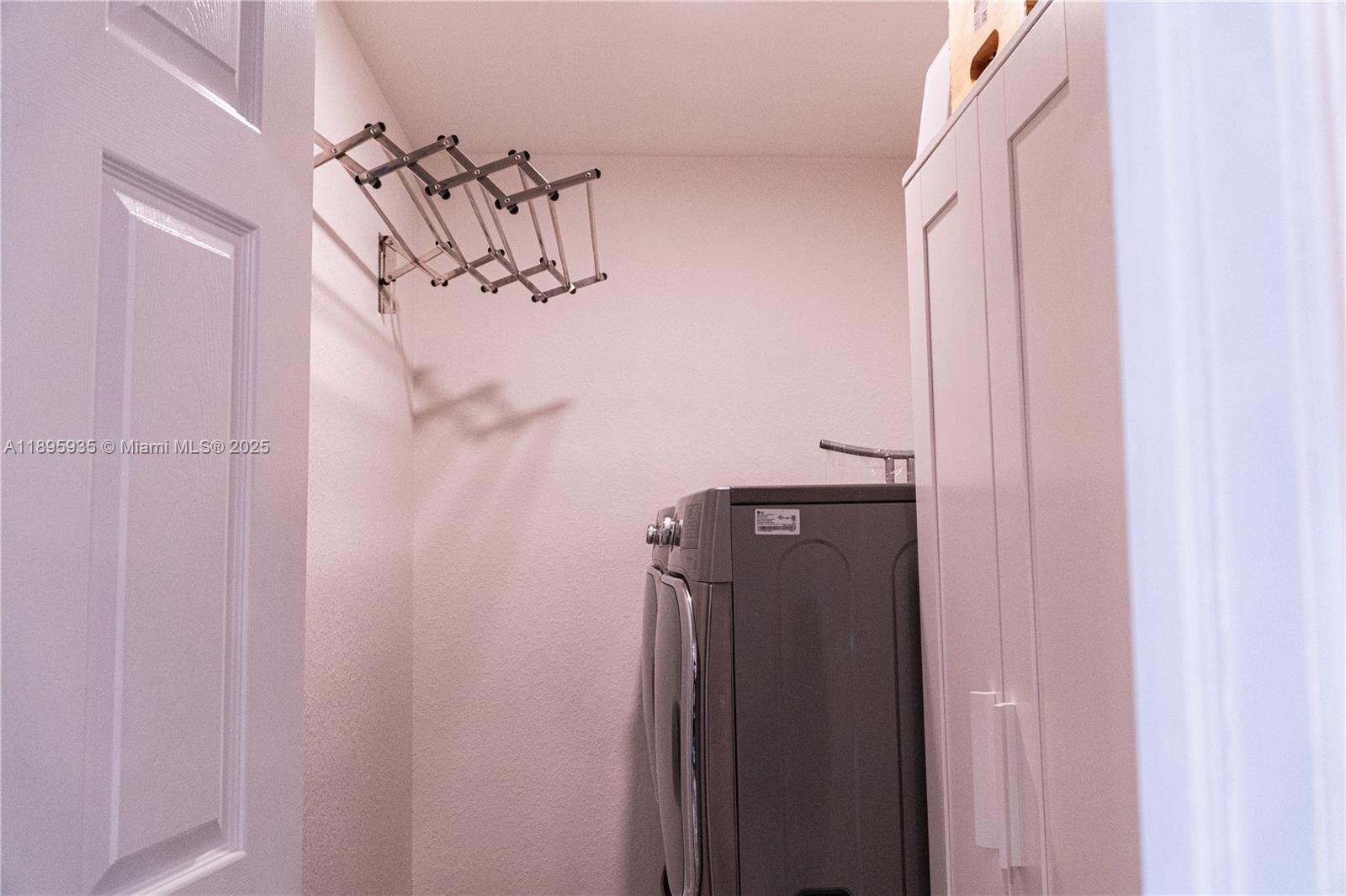 FOREST LAKE PARADISE - Residential