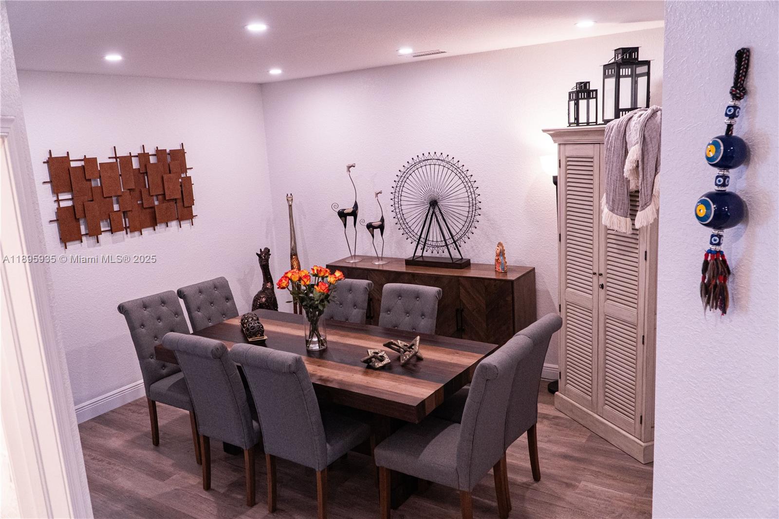 FOREST LAKE PARADISE - Residential