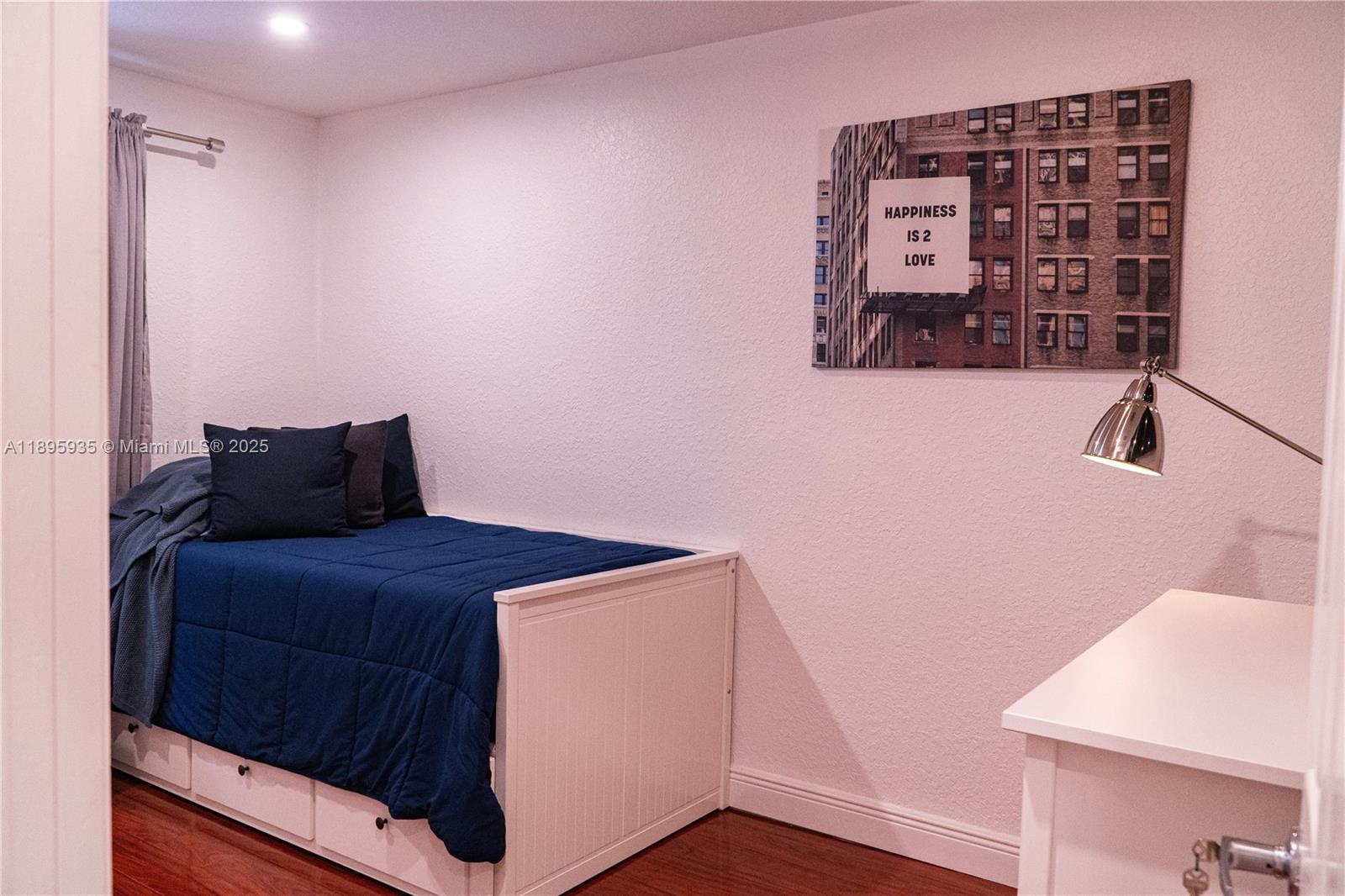 FOREST LAKE PARADISE - Residential