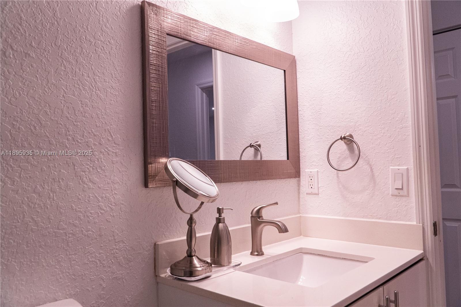 FOREST LAKE PARADISE - Residential