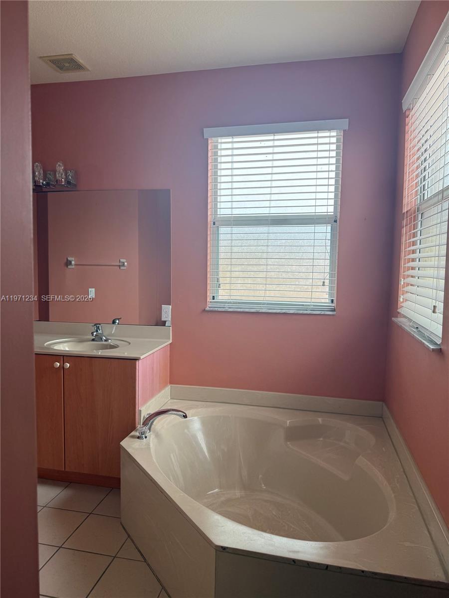 PORTOFINO PALMS - Residential