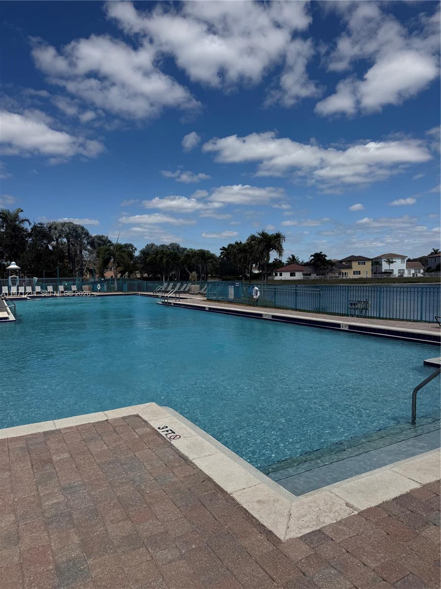 PORTOFINO PALMS - Residential