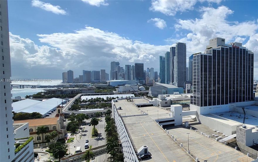 Beautiful 1-Bedroom with Water & City Views.
Enjoy breathtaking south-facing view of Biscayne Bay and the Miami skyline. This unit features sleek porcelain flooring, an open layout, floor-to-ceiling windows, large walk-in closet and a spacious balcony perfect for relaxing or entertaining. Modern kitchen with stainless steel appliances and granite countertops. Located in a full-service building with 24-hour security, valet, pool, gym, and more—all just steps from Margaret Pace Park, dining, and the Arts District.