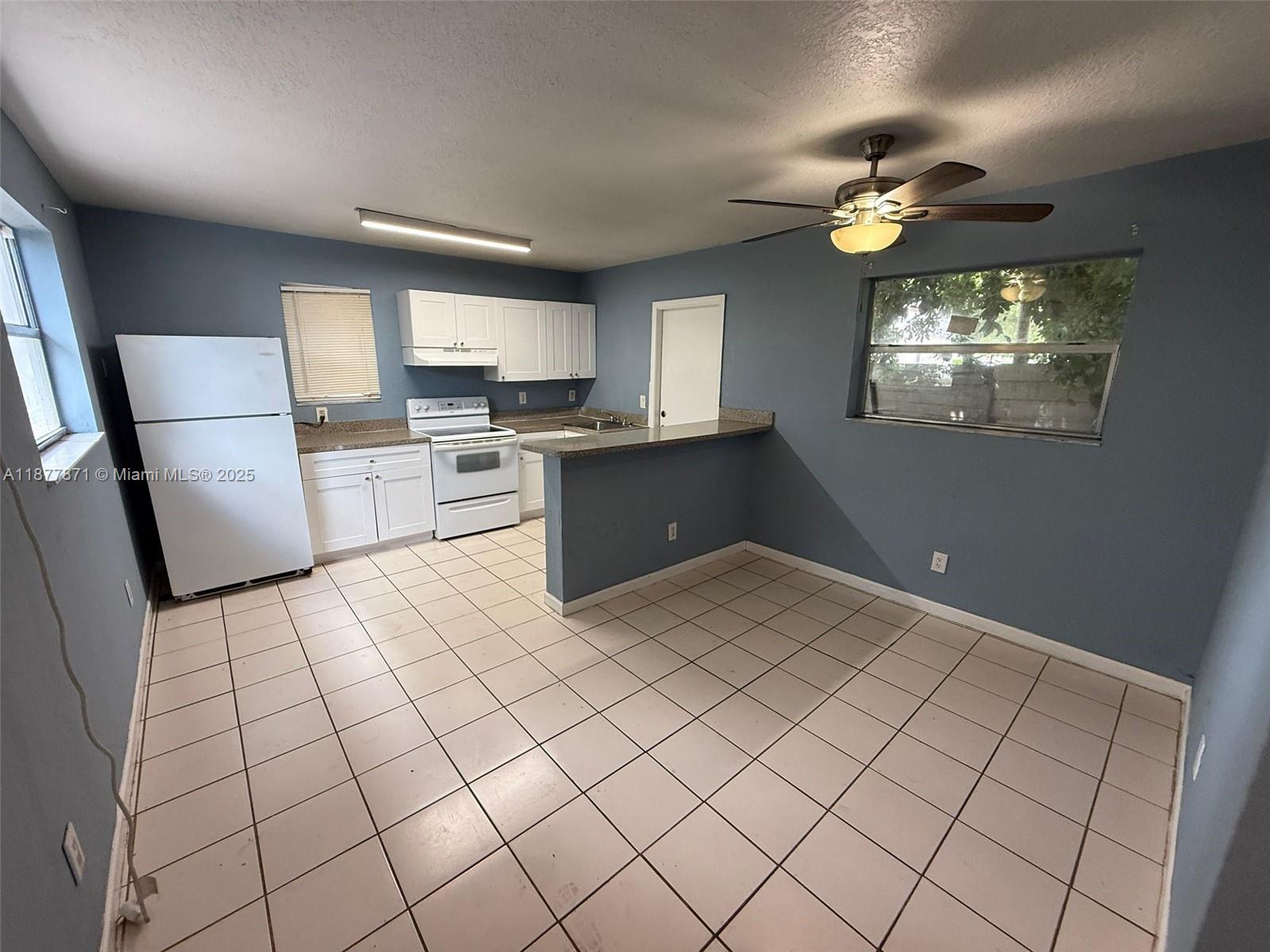 GREAT APARTMENT 1 BED 1 BATH NO APPROVAL NEEDED. PRESENT EMPLOYMENT INFORMATION , COPY OF ID AND RENT IT TODAY!! 2 MONTH TO MOVE IN !!