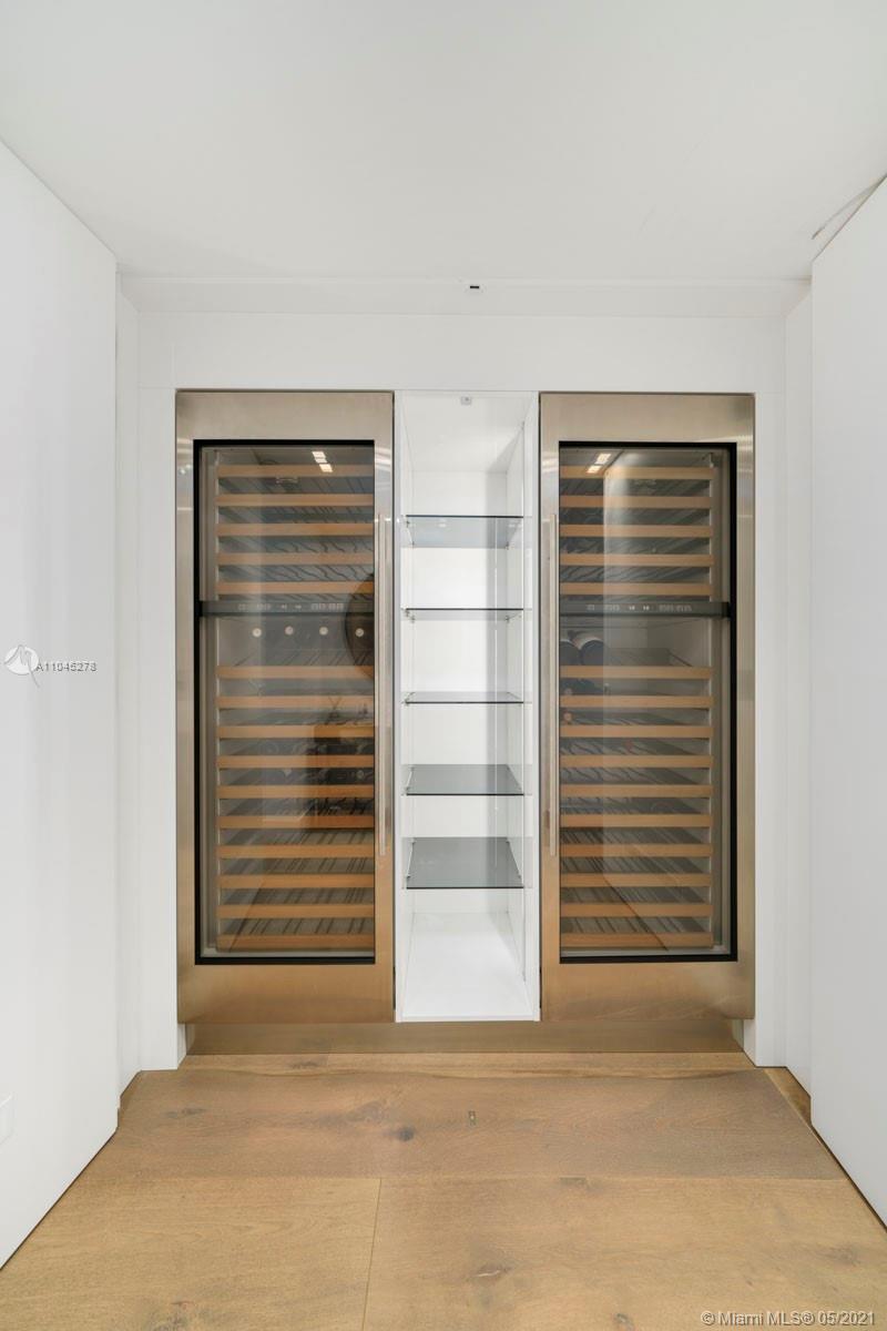 RESIDENCES AT VIZCAYA CON - Residential